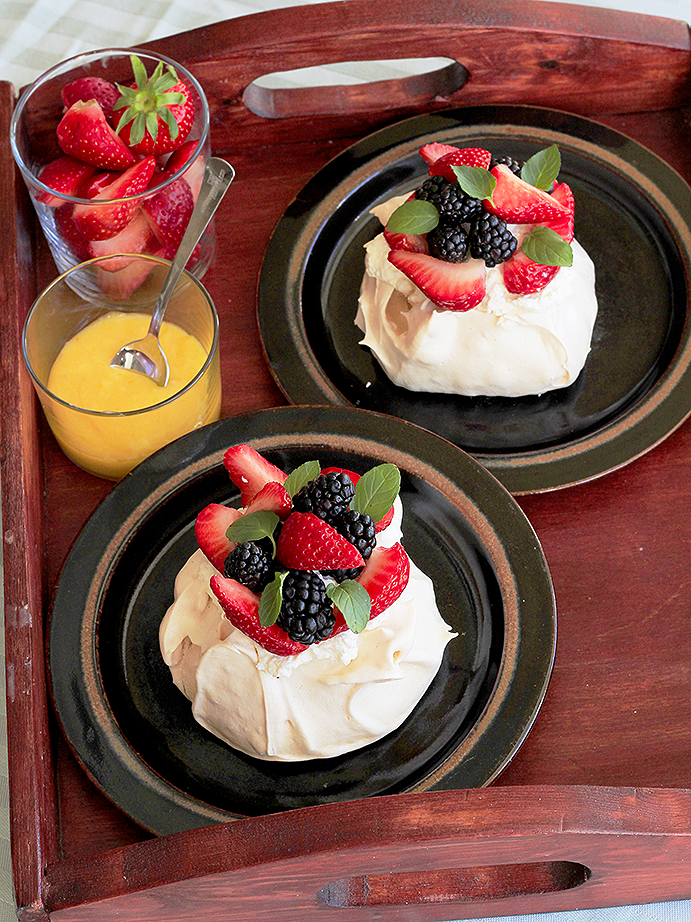 Mini Pavlova Med Passionsfrugt Og Mascarponecreme